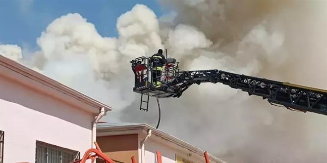 Gaziantep'te meslek lisesinde yangın