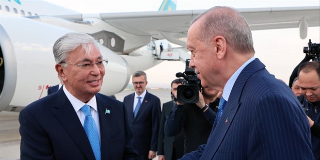 Erdoğan, Kazakistan Cumhurbaşkanı Tokayev'i resmi törenle karşıladı