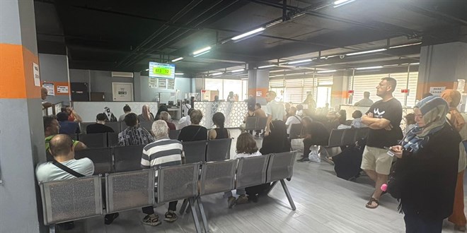 Nüfus müdürlüklerinde sürücü belgesi yenileme yoğunluğu