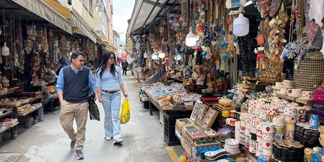 Turistlerden hediyelik eşya alışverişi için rekor harcama