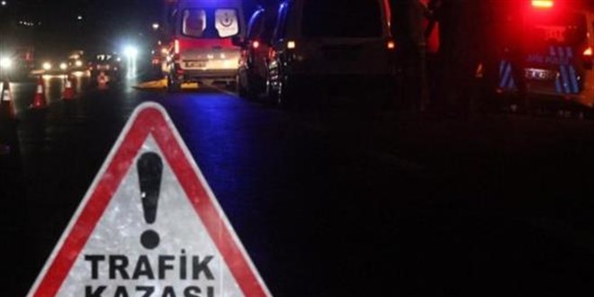 Sis nedeniyle araç şarampole yuvarlandı: 5 yaralı