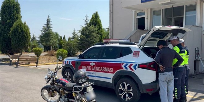 Tehlikeli şov pahalıya patladı: Motoru bağlandı, ehliyeti gitti
