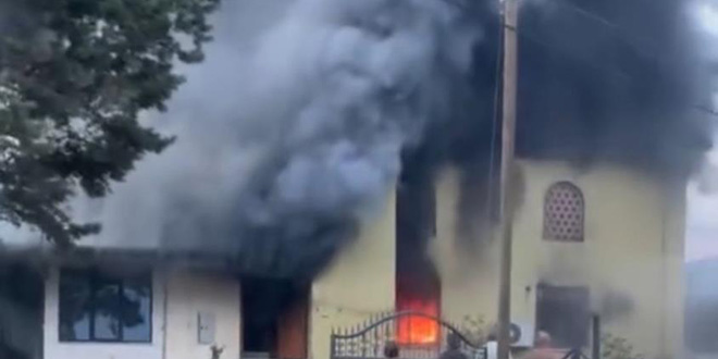 Akşam namazı öncesi cami alev alev yandı
