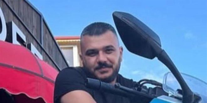İki otomobilin arasında sıkışan motosiklet sürücüsü hayatını kaybetti