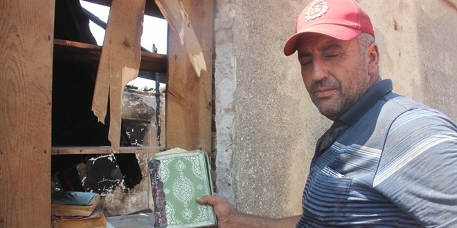 Yangında tüm eşyaların yandığı evde Kur'an-ı Kerim zarar görmedi