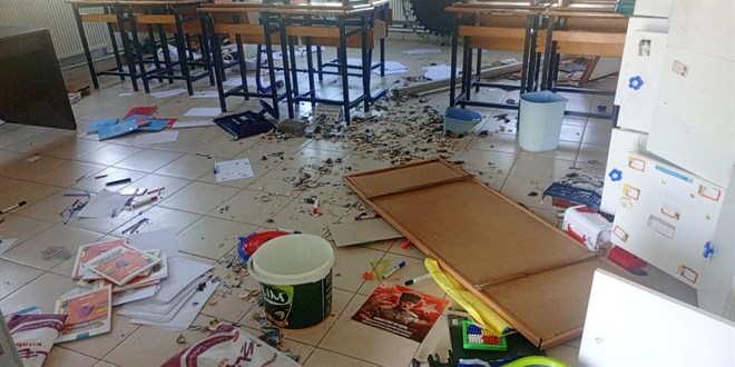 Samsun'da bir okula giren kişi ya da kişiler eşyalara zarar verdi