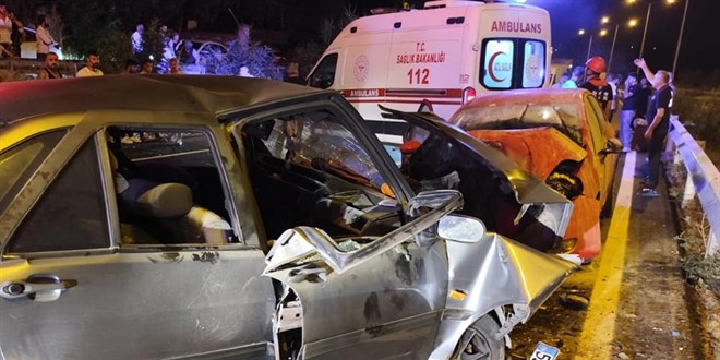 Samsun'da iki araç kafa kafaya çarpıştı: 8 yaralı