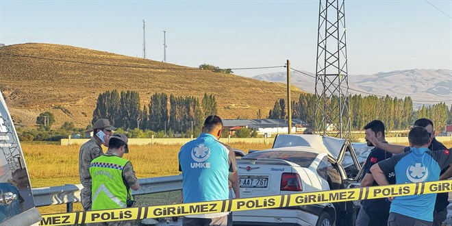 Erzurum'da iki otomobilin çarpıştığı kazada 4 kişi öldü
