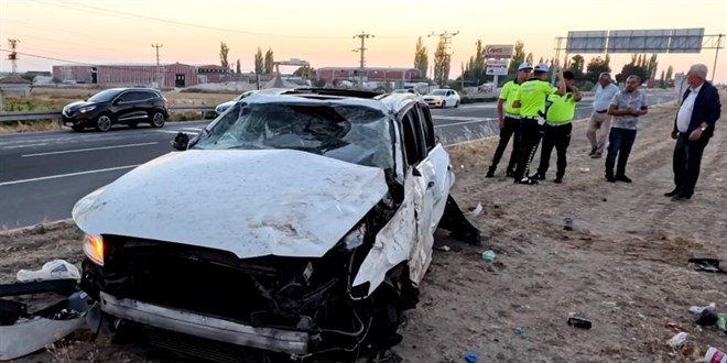 Gurbetçi ailenin otomobili takla attı: 1 ölü, 4 yaralı