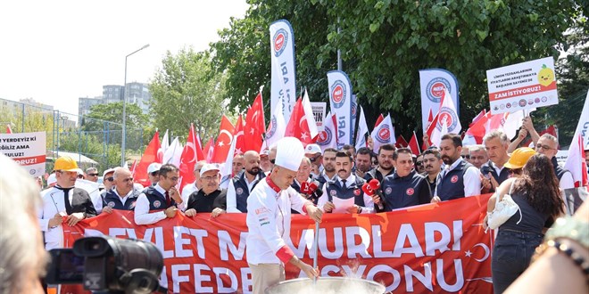 Memurlar Bakanlık Önünde Taş Kaynattı