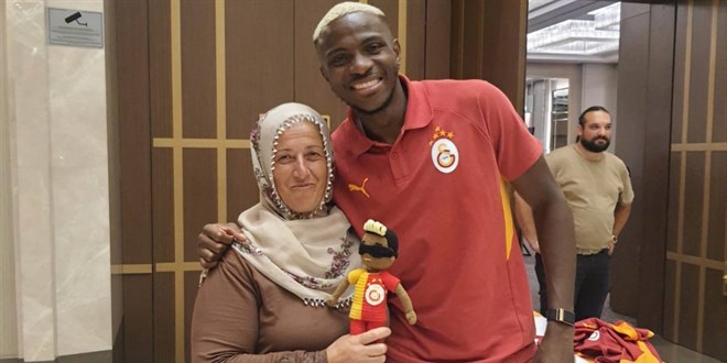 Kayserili Neslihan teyze Osimhen ile bir araya geldi