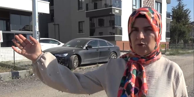 Köpeğini gezdirirken tasmasız kangalların hedefi oldu