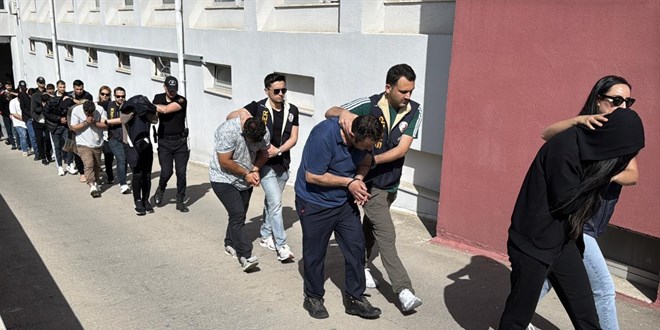 Adana'da uyuşturucu suçlarından aranan 15 kişi yakalandı
