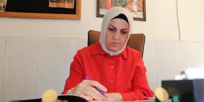 Önlük yerine gelinlik giydirilmişti: 53 yaşında üniversiteli oldu