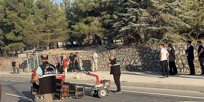 Tarım aracı ile 2 otomobilin karıştığı kazada 1 kişi hayatını kaybetti