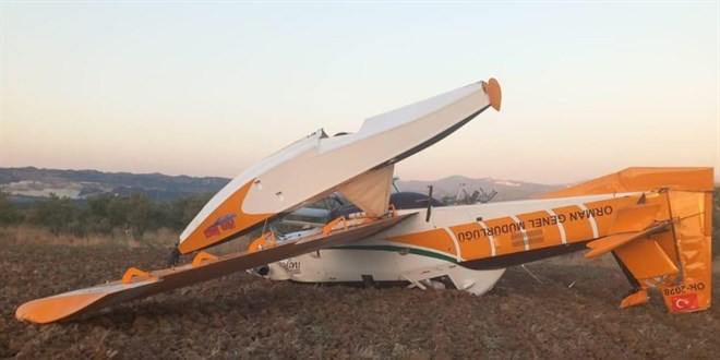 Muğla'da yangın söndürme uçağı tarlaya zorunlu iniş yaptı