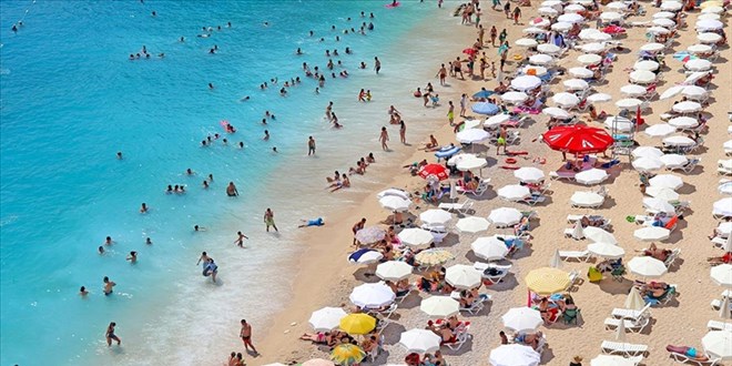 Yaz tatili hayal oldu: Her 10 kişiden 6'sı tatil yapamadı