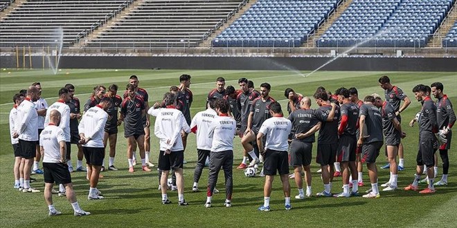 Futbolda milli mesai yarın başlayacak