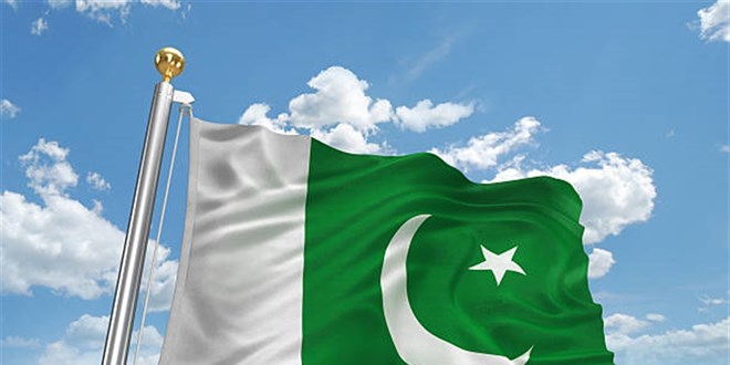 Pakistan'ın kuzeybatısında askeri tesise bombalı saldırı