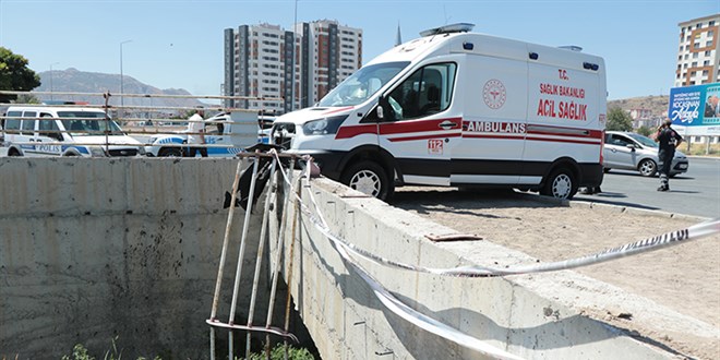 Kayseri'de devrilen motosikletteki 2 yunus polisi yaralandı
