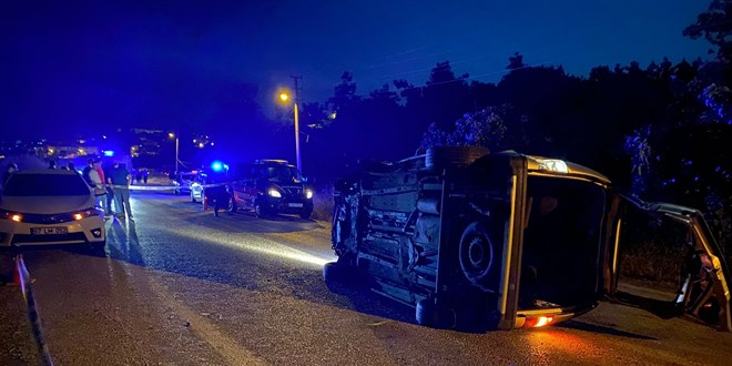 Elektrik direğine çarpan otomobildeki uzman çavuş öldü