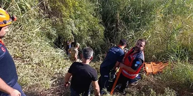 Siirt'te öğretmenlerin aracı dereye uçtu: 2 yaralı!