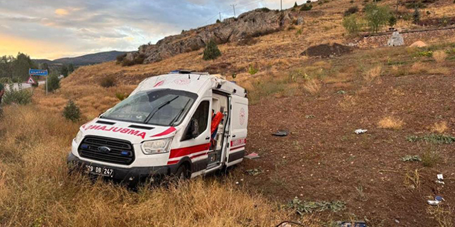 Gümüşhane'de ambulans takla attı: 3 sağlık personeli yaralandı