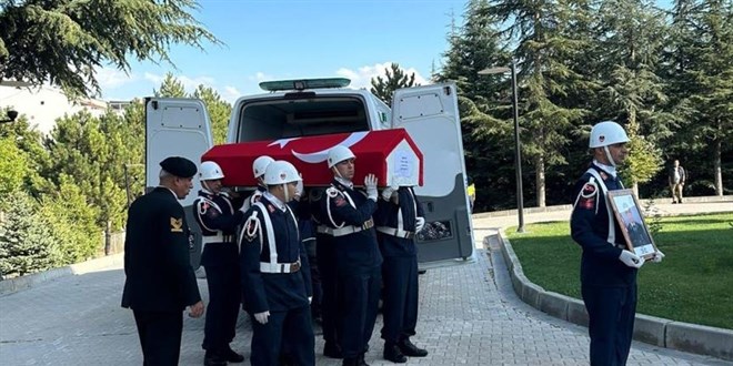 Kütahya'da şehit olan jandarma uzman çavuş Manisa'da son yolculuğuna uğurlandı