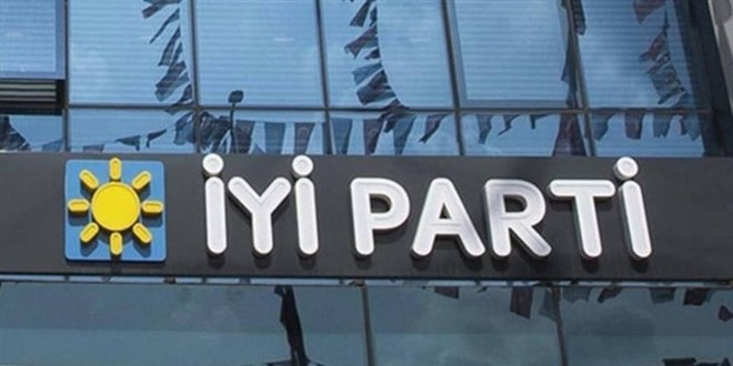 İYİ Parti'de toplu istifa! 6 ilçe başkanı birden açıkladı