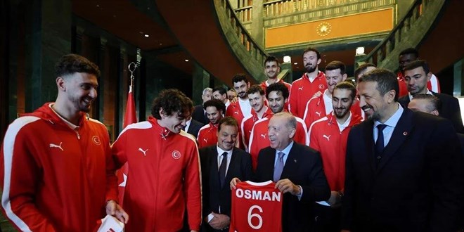 Cumhurbaşkanı Erdoğan, 12 Dev Adam'ı kabul etti