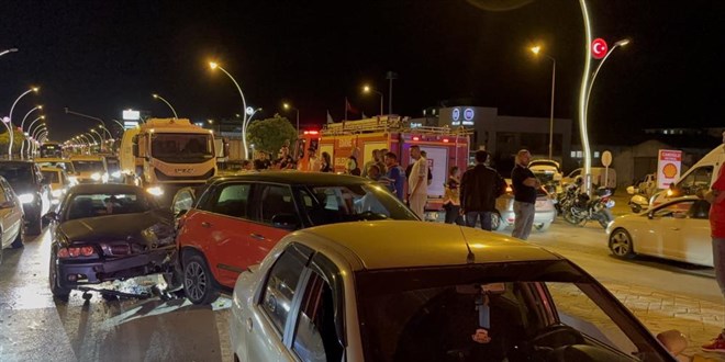 Edirne'de zincirleme kaza: 1 sürücü kaçtı, 1 sürücü alkollü çıktı