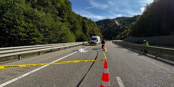 Bariyere çarpan motosikletteki polis memuru hayatını kaybetti