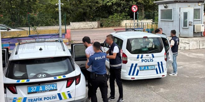 Restoranda yemek yiyen polis memurunu darp ettiler: 3 tutuklama