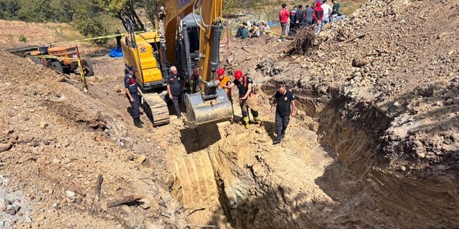 Manisa'da havuz kazısında toprak kaydı: 2 ölü