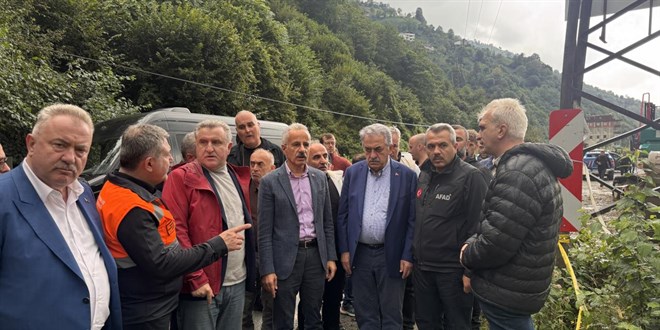 Bakan Uraloğlu ve Bak Rize'de: Sel bölgesinde çalışmalar sürüyor