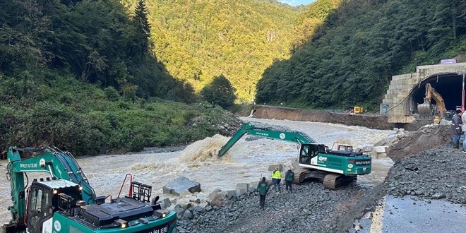 Bakan Uraloğlu selden etkilenen Rize'deki son durumu paylaştı