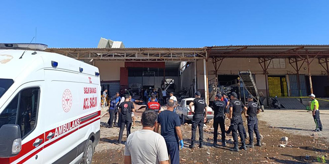 Antalya'da toptancı halindeki patlamada 1 kişi öldü