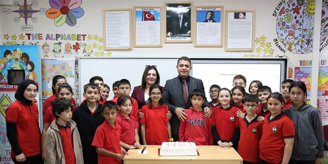 Vali, sınıf başkanı seçilen öğrencinin vaadini yerine getirdi