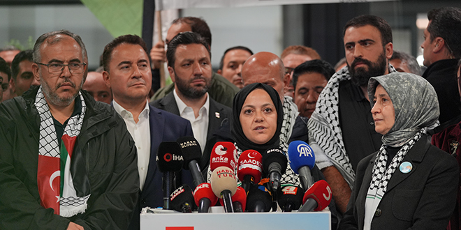 İsrail'in alıkoyduğu üç vekil Azerbaycan üzerinden geliyor