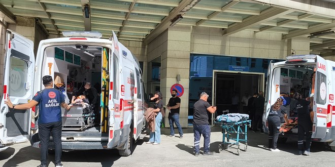 Siirt'te zincirleme trafik kazasında 3 öğretmen yaralandı