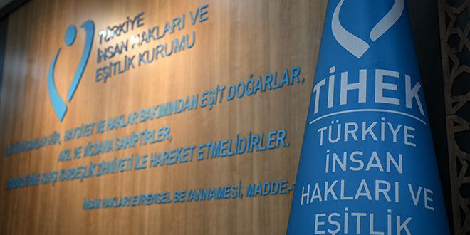 TİHEK'ten tesettürlü kadını açık havuza kabul etmeyen derneğe ceza