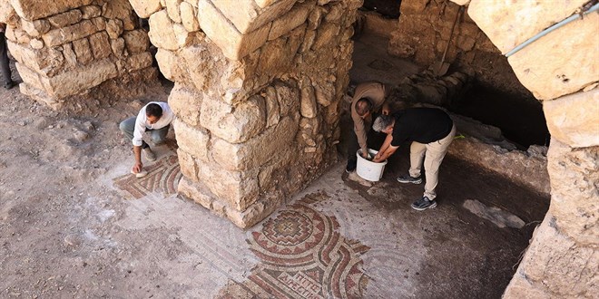 Midyat'ta 1500 yıllık mozaik keşfi