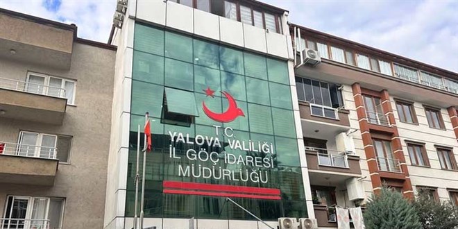İl Göç İdaresi Müdürü ve 7 kişi gözaltına alındı