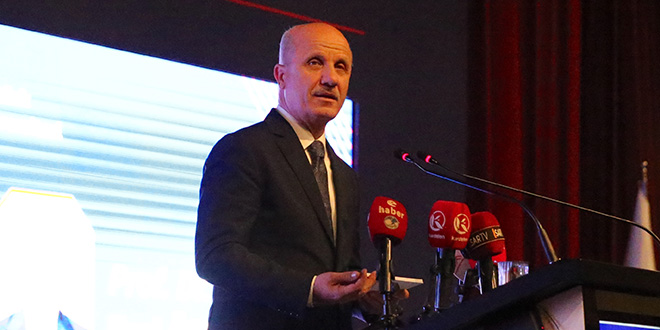 Özvar açıkladı: Üniversitede dersler sadeleşiyor, staj süresi uzuyor!