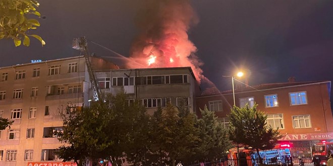 Beyoğlu'nda bina yangını