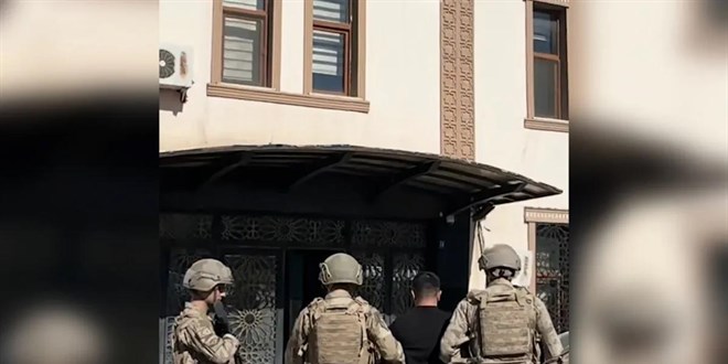 Türk bayrağına yönelik saygısız paylaşımı beğenen kişi gözaltına alındı