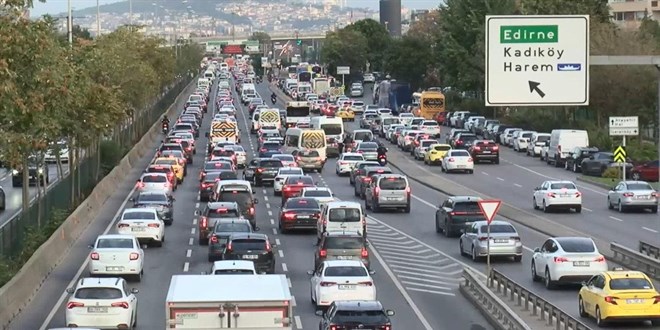 İstanbul'da haftanın ilk iş gününde trafik yoğunluğu