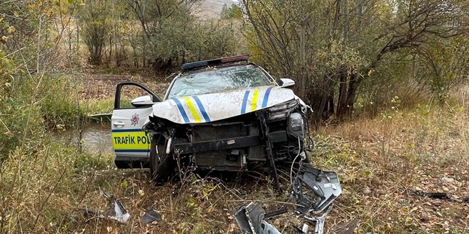 Takla atan ekip aracındaki 3 polis memuru yaralandı