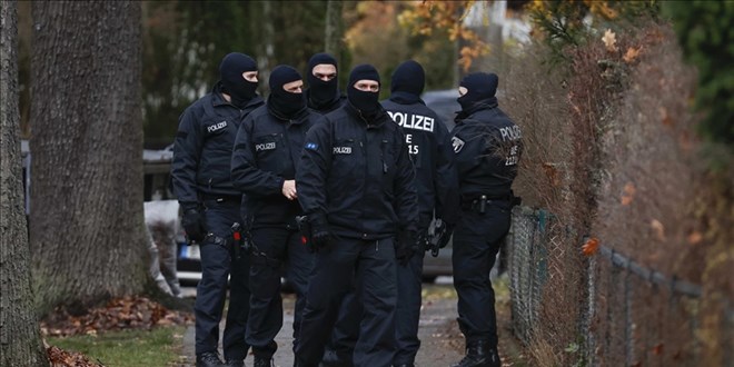 Almanya'da tatbikatı gerçek sandılar: Polis ile asker çatıştı