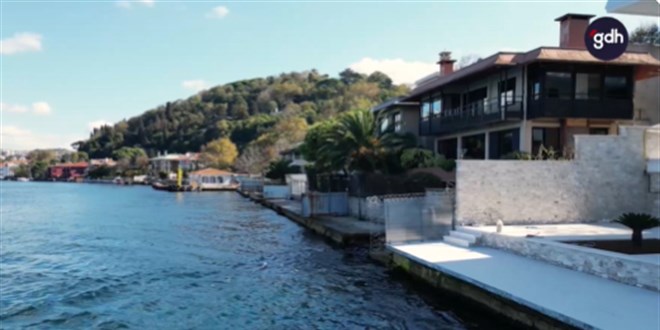 CHP'li Üsküdar Belediyesi özel mülk için sahil yolunu kapattı